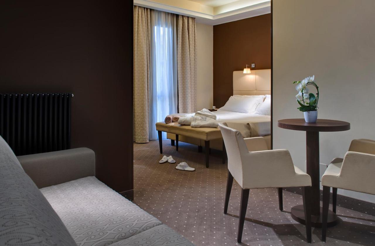מונטגרוטו טרמה Hotel Terme Olympia מראה חיצוני תמונה
